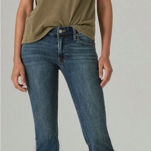 4/27A Brand new w Tags Lucky Jeans Midrise boot cut womens